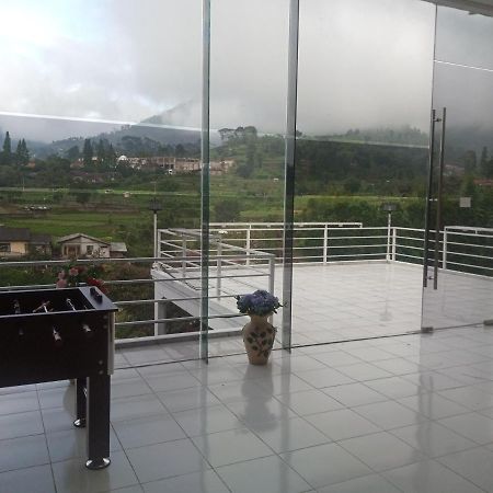 Villa Kaca 88 Cianjur Extérieur photo