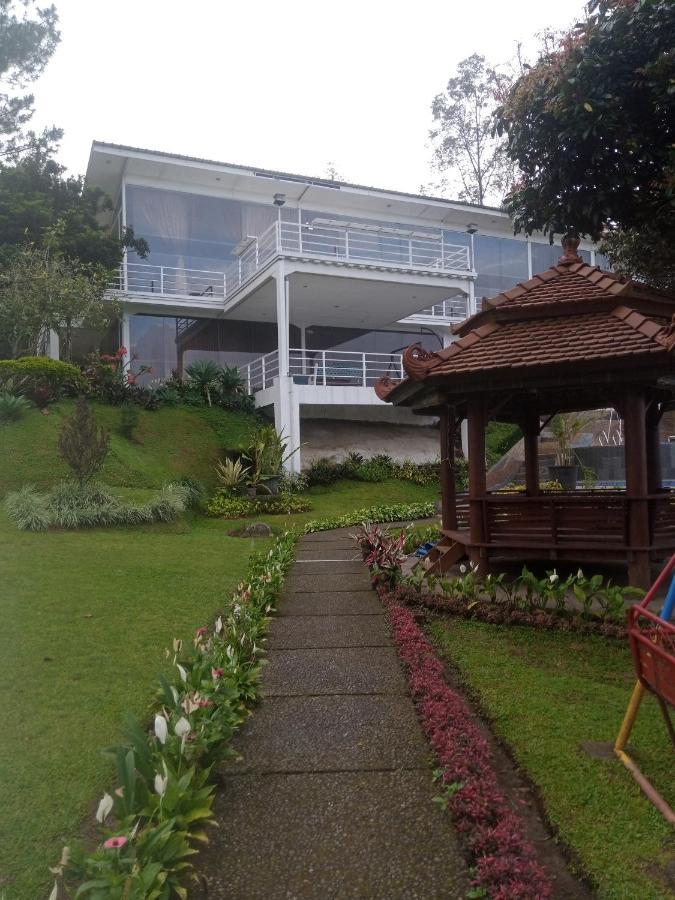 Villa Kaca 88 Cianjur Extérieur photo